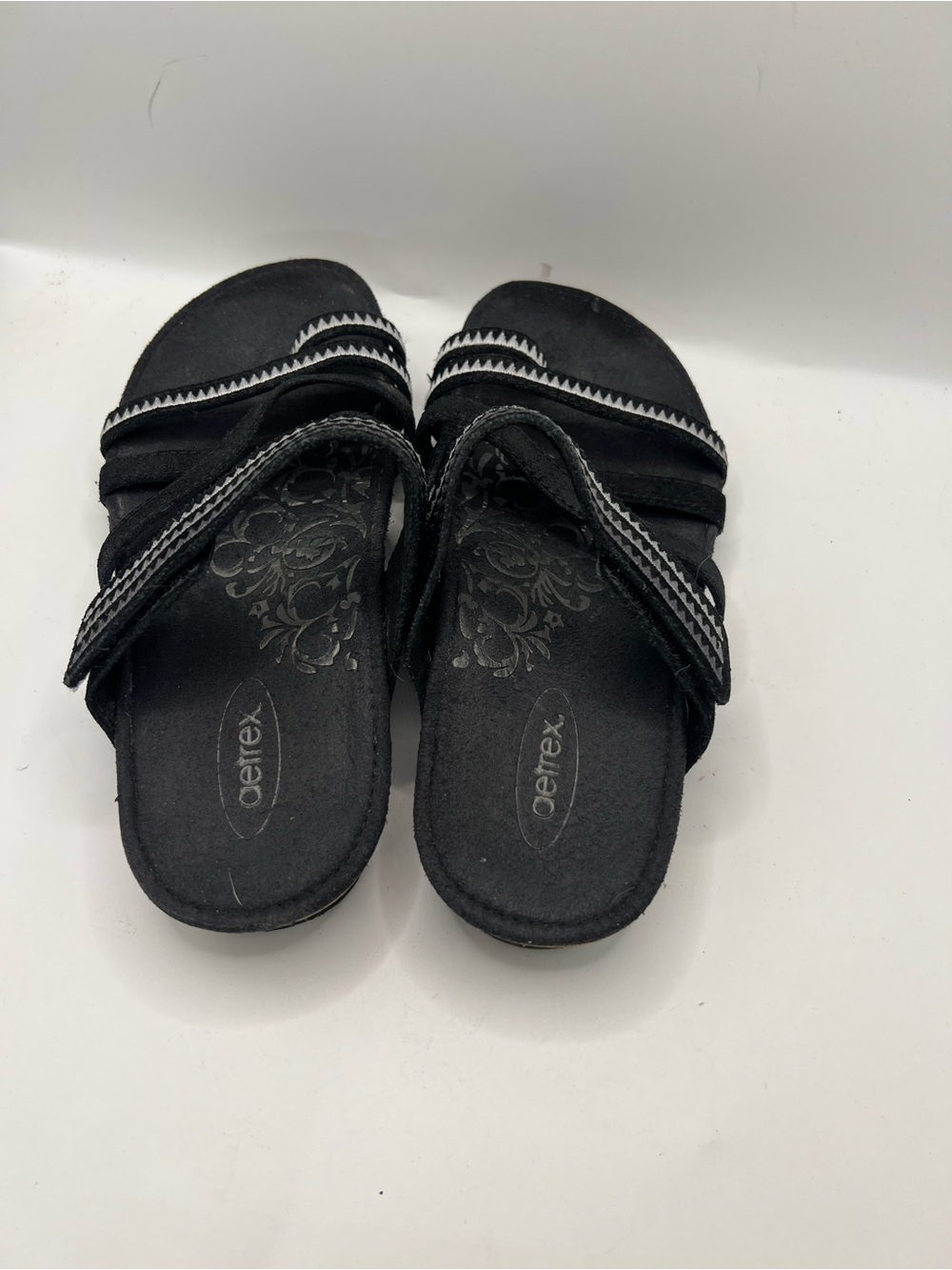 Aetrex Black Slip-On Sandals with White Zigzag Trim - Picture 4 of 10